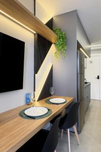 Studio com piscina e academia ao lado do metrô