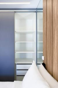 Studio com piscina e academia ao lado do metrô