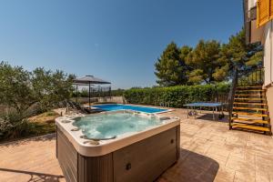 New! Holiday Home Tina with pool