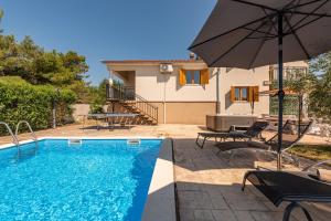 New! Holiday Home Tina with pool