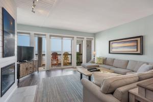 Crystal Shores 202