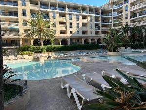 Le Beach 1 min plage , piscine , terrasse