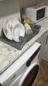 Cosy 4 Bedroom Walsall House - Free WiFi & Parking