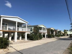 #5Beautiful 4 Bed 3 Bath Pool Home w Free Dock