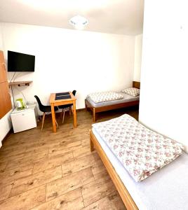 Pokoje Gościnne Złoty Potok Jura Krakowsko Częstochowska Dom w zaciszu podwórka