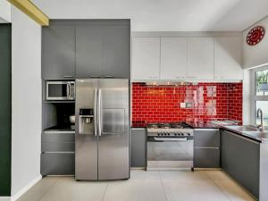 Spacious family Apartment Near Beach with Inverter