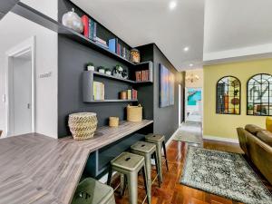 Spacious family Apartment Near Beach with Inverter