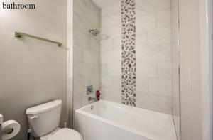 Central 1BR1BAKing BedWiFiWD