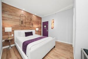 Standard Queen Room room in Shelley Hotel