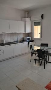 App4rent - VILLA MIMOSA - 3 Family apartments - parking, wifi, near the beach
