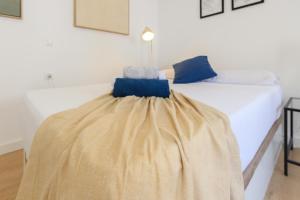 For you Rentals Encantador y único estudio TEMPORAL en Tetuan Madrid MLU412