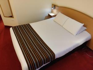 Hotels The Originals City, Hotel L'Hippocampe, Sete Balaruc-le-Vieux : photos des chambres