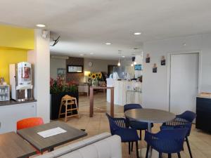 Hotels The Originals City, Hotel L'Hippocampe, Sete Balaruc-le-Vieux : photos des chambres