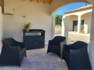 Villas Villa neuve calme - piscine privee - vue sur les vignes : photos des chambres