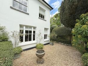 Tranquil Seaside Cottage by NewFo