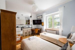 Metro Wierzbno Warm Apartment by BookingHost