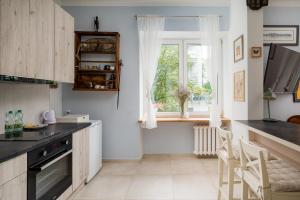 Metro Wierzbno Warm Apartment by BookingHost