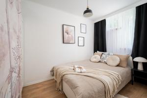 Sunny Relaxing Studio at Chłodna 15 in the strict city centre Metro Bus Tram