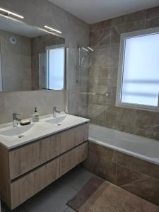 LEcrin Urbain Port Marianne Terrasse Parking Parc expo Arena