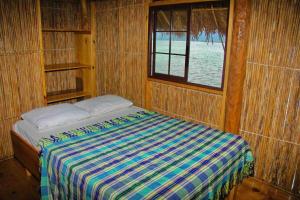 Cabins over the sea on Narasgandub
