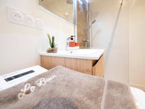 Appartements La Pause Boheme Deco boisee en Centre Bourg : photos des chambres