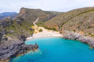 Kythira echoes stay - Lithari