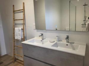 Villas Villa neuve calme - piscine privee - vue sur les vignes : photos des chambres