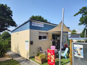 Campings Camping les Rives de Vilaine - proche Barrage d-Arzal - Calme et Nature : photos des chambres