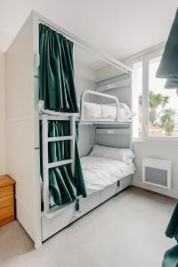 Hostel Demain cest loin