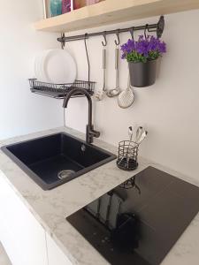 SUITEHOME Comfort Apartment near the Beach