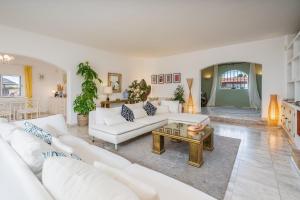 Spacious villa with sea view, tennis & golf garden #1963