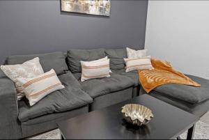 Cozy APT With Mini Golf, Basement Sleeps 10