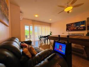 17 Pax Private Villa, Ferry Terminal Shuttle & Breakfast