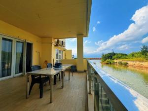 17 Pax Private Villa, Ferry Terminal Shuttle & Breakfast