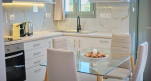 Kythira echoes stay -Sylia