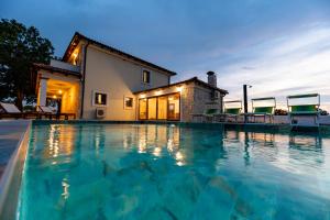 Villa Pietro with a heated Saltwater pool