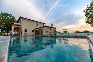 Villa Pietro with a heated Saltwater pool