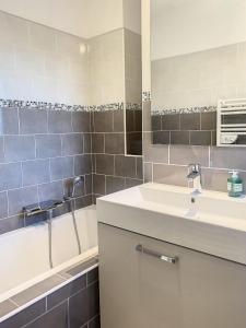Villas Contemporary air-conditioned villa near Cannes 10 people with swiming pool and big garden : photos des chambres