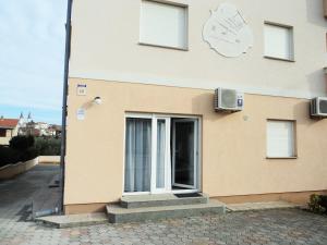 Charming studio for couples near beach AC parking