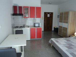 Charming studio for couples near beach AC parking