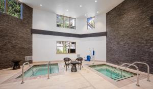 Palisades Tahoe Lodge Rentals Premium Studio Loft #336