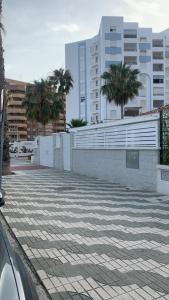 Casa unifamiliar a 10 pasos de la arena con parking