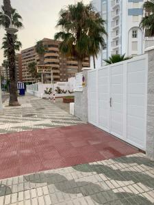 Casa unifamiliar a 10 pasos de la arena con parking