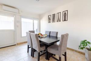 Amplia casa para hasta 7 personas a 5 de la Piedra Movediza