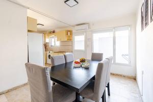 Amplia casa para hasta 7 personas a 5 de la Piedra Movediza