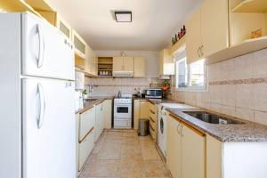 Amplia casa para hasta 7 personas a 5 de la Piedra Movediza