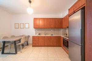 2BR Escape by Attiki Metro