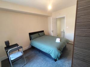 En-Suite Double-Bedroom in the Heart of Salford Manchester CR3 Perfect for Short Stays