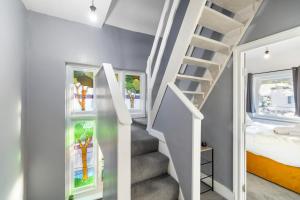 Spacious 6BR London Home Sleeps 18 Near Tube