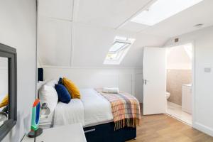 Spacious 6BR London Home Sleeps 18 Near Tube